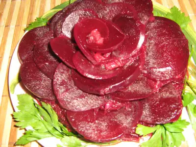 Тёплый салат из свеклы"чёрная роза"