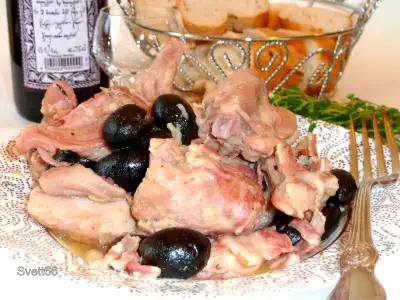 Кролик с маслинами  в винном соусе (lapin aux olives)