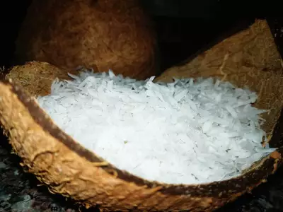Кокосовая стружка, кокосовое молоко и кокосовое масло в домашних условиях