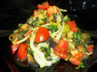 острый салат из баклажан
