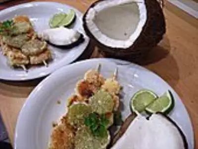 Очень вкусная и простая закуска:креветки в кокосовой панировке.