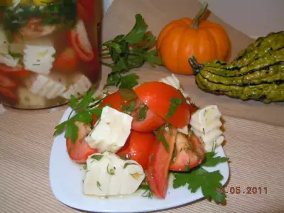 Маринованные помидоры с сыром славный закусончик
