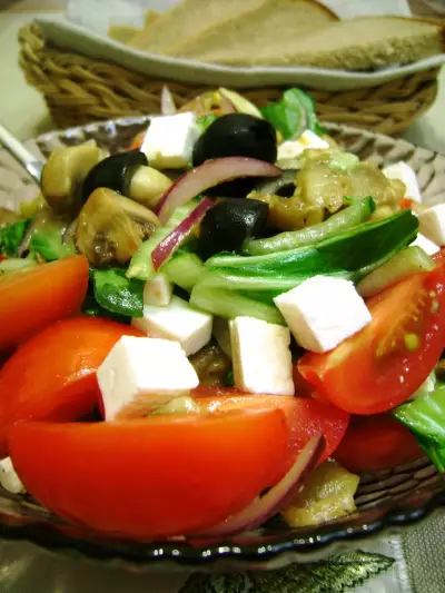 Салат из грибов и баклажанов на средиземноморский лад