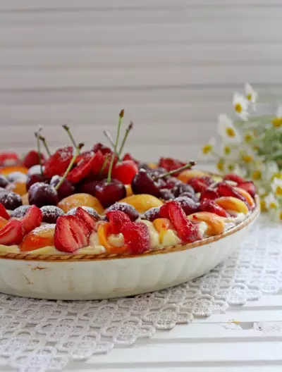 Летний пирог с ягодами и заварным кремом