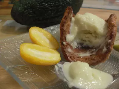 Авокадовое мороженное и печенье "карат"