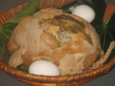 "яйцо динозавра" (цыпленок в соленом тесте)