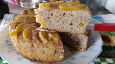 Цельнозерновой пирог с персиками на завтрак