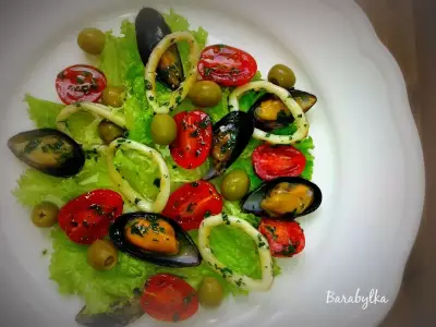 Салат с мидиями и зелёными оливками