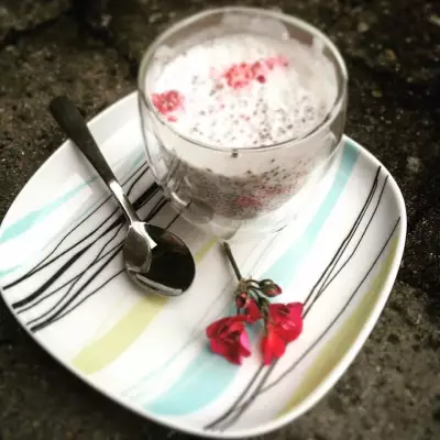 Простой завтрак: кокосовое молоко с чиа