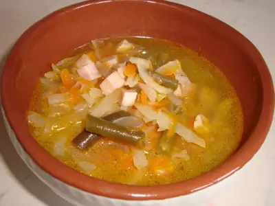 Суп на курином бульоне с ветчиной