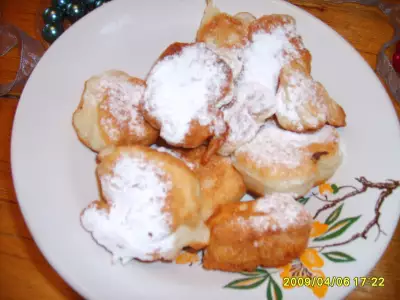 Дрожжевые пончики в сахарной пудре)