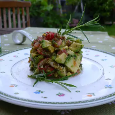 Тартар из авокадо с раковыми шейками