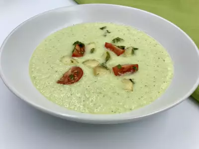 Летний суп из огурцов