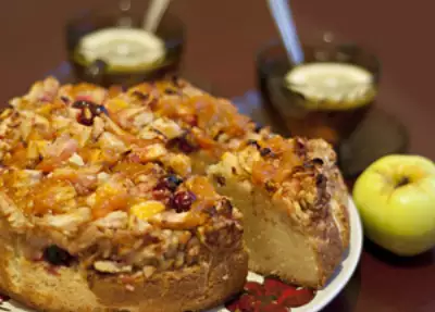 Яблочно-клюквенный пирог с орехами