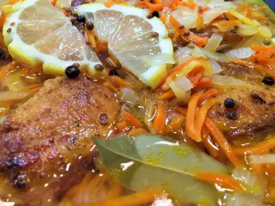 Рыба под маринадом с овощами. донская кухня.