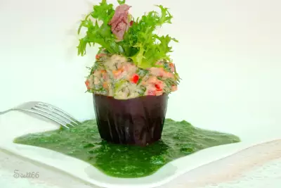 Баклажан фаршированный креветочным салатом на изумрудной волне