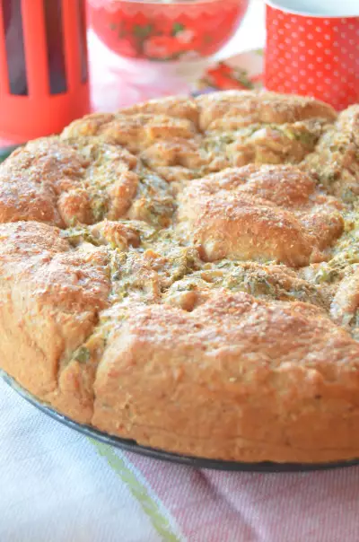 Пирог на кефире с зеленью и творогом