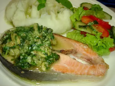 Рыба салмон в базиликовом соусе