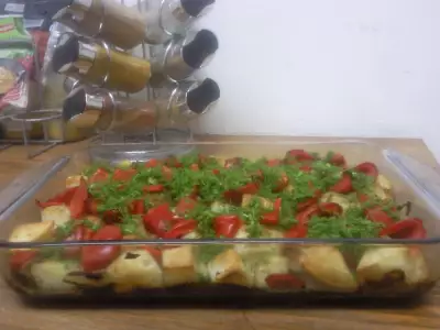 Запечёный картофель с луком и болгарским перцем