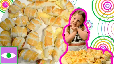 Сосиски в тесте и круассаны с сыром, готовим с детьми. видео