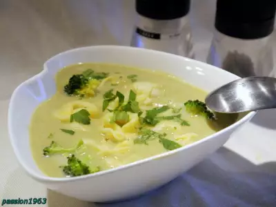Суп-крем с брокколи и тортеллини