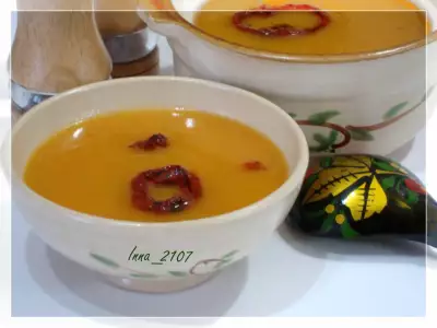 Суп-пюре из тыквы с вялеными томатами