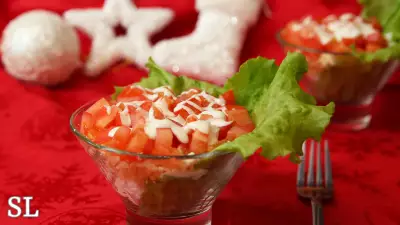 Новогодний салат с красной рыбкой