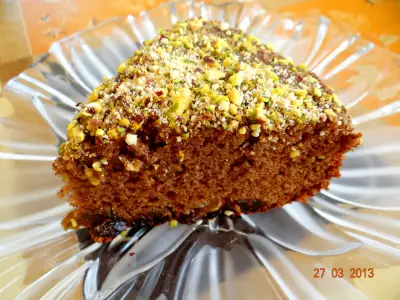 Медово шоколадный пирог с изюмом и солёными фисташками