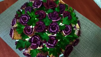 Салат "букет роз" или "сельдь под шубой"