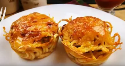 Маффины из спагетти с куриным фаршем