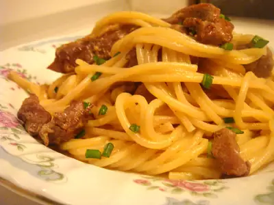Спагетти с индейкой и простым соусом