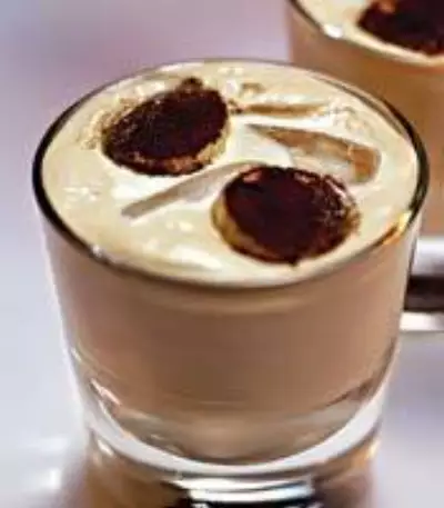 Молочно-кофейный коктейль с мороженым