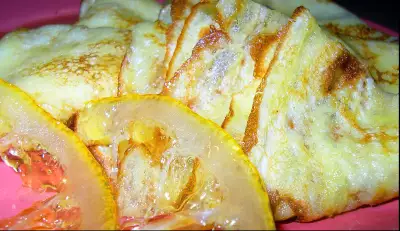 Крепы с лимонно карамельным соусом и лимонными дольками