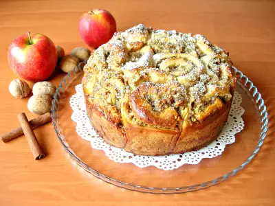 Пирог из «розочек» с начинкой из яблок и орехов
