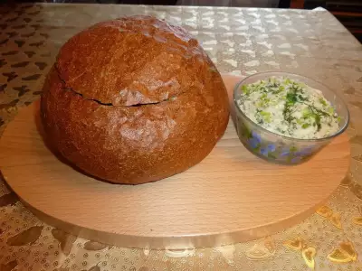 Украиский постный борщ в хлебе с "подарком от шеф -повара"