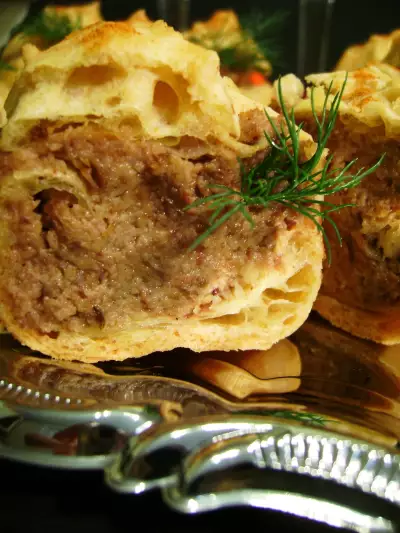 Закусочные пирожные шу с грибами и ливерной колбасой. тест-драйв с «окраиной»