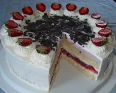 Сливочно-земляничный торт