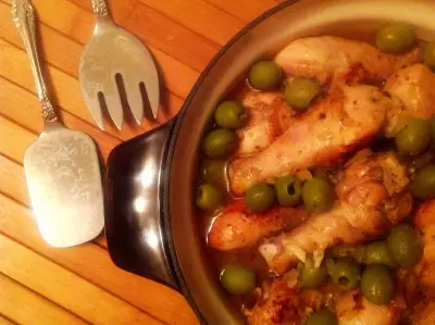 Финикийское жаркое (жаркое из куриных голеней в соусе с оливками)