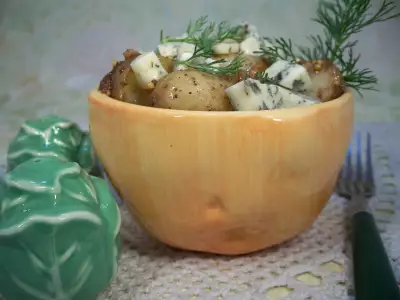 Салат из молодого картофеля с голубым сыром