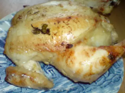 Цыплёнок по домашнему с маринованными грибами и сметаной