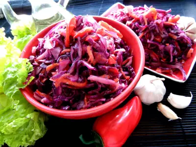 Салат на скорую руку из красной капусты