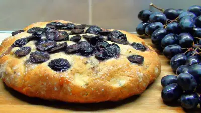 Тосканский хлеб с виноградом.