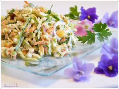 Салат из крабовых палочек с яйцом и свежими овощами (да,да...опять они)))