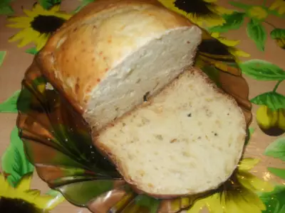 Луково-сырный хлебушек из хлебопечки