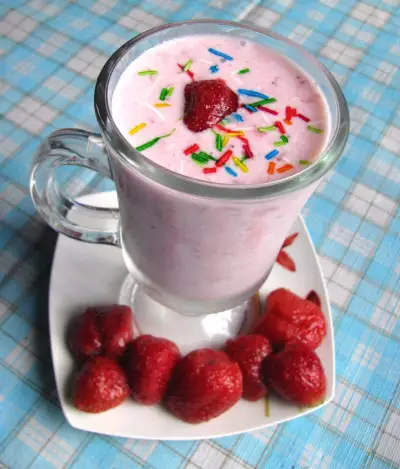 Молочный коктейль "ягодка моя"