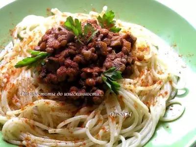 Спагетти с чечевичным болоньезе
