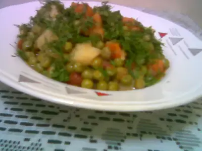 Зеленый горошек,тушеный с овощами.