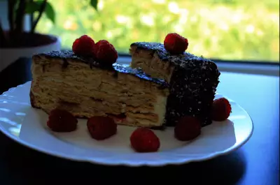 Творожно-малиновый десерт без выпечки