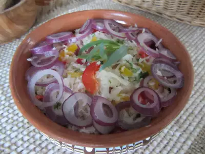 Салат из черной редьки с болгарским перцем.