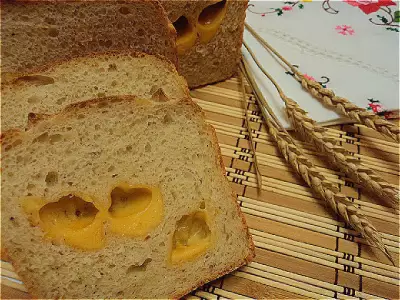 Хлеб с сыром и острым перцем